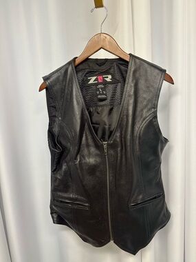 Z1R women’s scorch vest Black Leather Motorcycle Vest large like new!